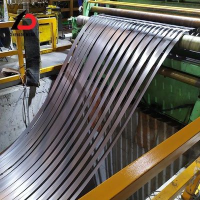 S235jr St37 Sıcak lastikli çelik şeridi 100 mm genişliğinde önceden boyanmış delikli metal şeridi