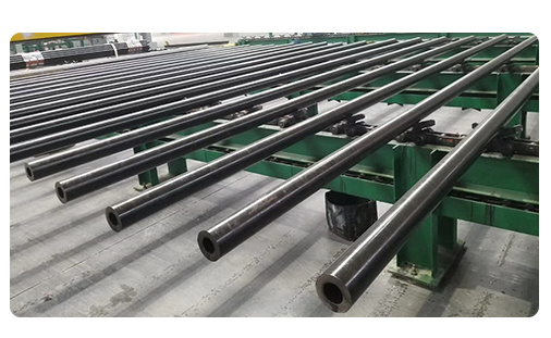 İyi Kalite ASTM A106 / API 5L Sch 40 Sch 80 Sch120 Siyah Boyalı Çelik Dikişsiz Boru Karbon Çelik Boru Hızı 2