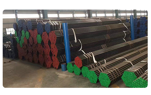 İyi Kalite ASTM A106 / API 5L Sch 40 Sch 80 Sch120 Siyah Boyalı Çelik Dikişsiz Boru Karbon Çelik Boru Hızı 3